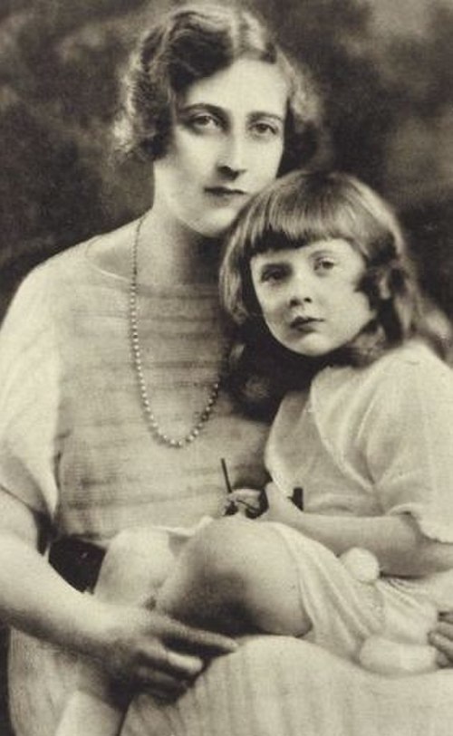 Agatha Christie with daughter Rosalind 1926 -Wikimedia Commons